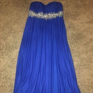 A prom dress / homecoming warn once